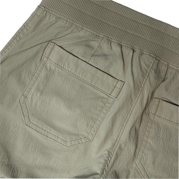 Athleta Tan Trekkie Mid Rise Bermuda Shorts Size 2 - Picture 7 of 14